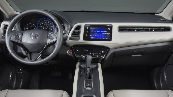 Tο HR-V επανέρχεται μετά από 9 χρόνια, χωρίς να έχει καμιά σχέση –πέραν του ονόματος- με τον προκάτοχό του. Tο HR-V επανέρχεται μετά από 9 χρόνια, χωρίς να έχει καμιά σχέση –πέραν του ονόματος- με τον προκάτοχό του.