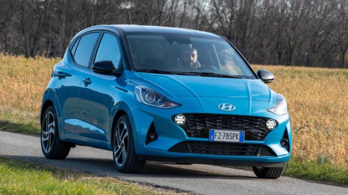 Hyundai i10: Το κορυφαίο σε πωλήσεις μίνι κοστίζει από 12.590 ευρώ