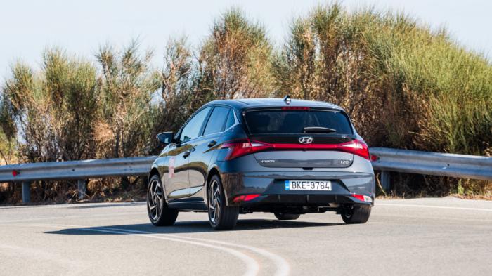 Ανεξαρτήτως µηχανικού συνόλου, το Hyundai i20 είναι αρκετά ευέλικτο και έχει σχετικά ελαφρύ τιµόνι που εξυπηρετεί σε µανούβρες και παρκαρίσµατα, ενώ προσφέρει και καλή ορατότητα προς όλες τις κατευθύνσεις. Ανεξαρτήτως µηχανικού συνόλου, το Hyundai i20 είναι αρκετά ευέλικτο και έχει σχετικά ελαφρύ τιµόνι που εξυπηρετεί σε µανούβρες και παρκαρίσµατα, ενώ προσφέρει και καλή ορατότητα προς όλες τις κατευθύνσεις.