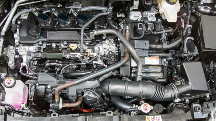 Ο νέος 1.500άρης τρικύλινδος κινητήρας του υβριδικού συνόλου κινεί πιο σβέλτα το Yaris, όντας παράλληλα πιο οικονομικός σε κατανάλωση καυσίμου.