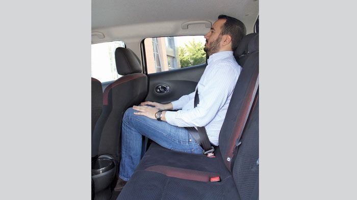 Στο πίσω κάθισμα του Nissan Juke με άνεση θα καθίσουν δύο ενήλικες επιβάτες.