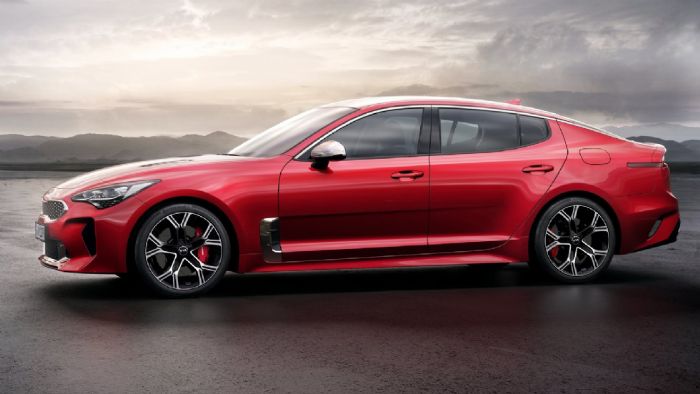 Η διαφορά με τα βενζινοκίνητα Stinger είναι πως το diesel διαθέτει πίσω συμπαγείς δίσκους. Επιπλέον φορά τροχούς 17 και όχι 18 ή 19 ιντσών, που έχουν τα «αδέλφια» του. Διαφορετική είναι και η κλιμάκωση του κιβωτίου. Η διαφορά με τα βενζινοκίνητα Stinger είναι πως το diesel διαθέτει πίσω συμπαγείς δίσκους. Επιπλέον φορά τροχούς 17 και όχι 18 ή 19 ιντσών, που έχουν τα «αδέλφια» του. Διαφορετική είναι και η κλιμάκωση του κιβωτίου.