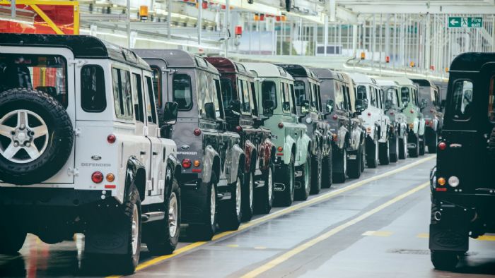 Το θρυλικό Land Rover Defender σταμάτησε να παράγεται τον περασμένο Ιανουάριο, ύστερα από 68 χρόνια και περισσότερες από 2.000.000 πωλήσεις.