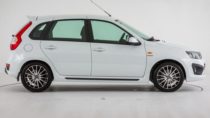 Το νέο Kalina Sport τροφοδοτείται από έναν 1,6 λτ. κινητήρα που αποδίδει 118 ίππους, ενώ η τελική ταχύτητα του μοντέλου είναι στα 197 χλμ./ώρα.