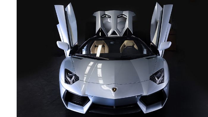 Η Aventador, πέρα από τα βλέμματα όλων μας, έχει «κλέψει» κι αρκετές πλούσιες καρδιές, καθώς έφτασε ήδη τις 2000 πωλήσεις.