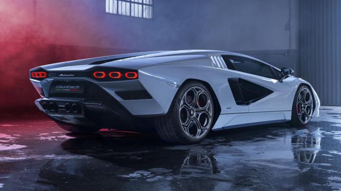 Η παραγωγή της Countach θα περιοριστεί στα 112 αυτοκίνητα.


