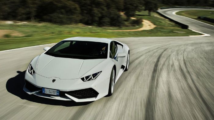 Το supercar της Lamborghini ανανεώνεται ελαφρώς για το 2016. 