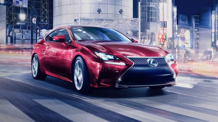 Η νέα Lexus RC Coupe διαθέτει δυναμικό σχεδιασμό, ο οποίος τονίζεται ακόμα περισσότερο από τα ανασχεδιασμένα μπροστινά φωτιστικά σώματα με φώτα ημέρας LED.