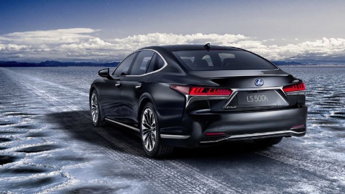 Το νέο LS 500h μπορεί να κινηθεί αμιγώς ηλεκτρικά για 140 χλμ., με την συμπαγή και ελαφριά μπαταρία νικελίου-υδριδίου να καταλαμβάνει 20% λιγότερο όγκο σε σχέση με το προηγούμενης γενιάς Lexus LS 600h. Το νέο LS 500h μπορεί να κινηθεί αμιγώς ηλεκτρικά για 140 χλμ., με την συμπαγή και ελαφριά μπαταρία νικελίου-υδριδίου να καταλαμβάνει 20% λιγότερο όγκο σε σχέση με το προηγούμενης γενιάς Lexus LS 600h.