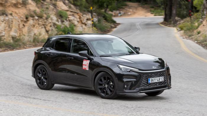 To Lexus LBX έχει βασιστεί πάνω στην πλατφόρμα GA-B, η οποία και φέρει σημαντικές τροποποιήσεις με σκοπό την ενίσχυση των δυναμικών χαρακτηριστικών του μοντέλου. To Lexus LBX έχει βασιστεί πάνω στην πλατφόρμα GA-B, η οποία και φέρει σημαντικές τροποποιήσεις με σκοπό την ενίσχυση των δυναμικών χαρακτηριστικών του μοντέλου.