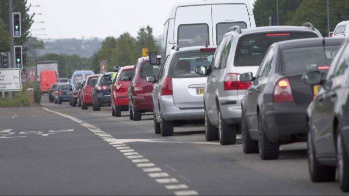 Νέο μέτρο-πρόστιμο ανακοίνωσε ο Δήμαρχος του Λονδίνου για τα ρυπογόνα αυτοκίνητα που θα μπαίνουν στην πόλη. 