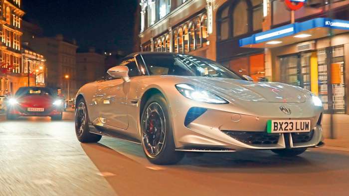 Η MG γιορτάζει τα γενέθλια για τα 100 χρόνια ιστορίας της με την αναβίωση ενός roadster, που δεν είναι ρετρό αλλά κοιτάει το μέλλον. Η MG γιορτάζει τα γενέθλια για τα 100 χρόνια ιστορίας της με την αναβίωση ενός roadster, που δεν είναι ρετρό αλλά κοιτάει το μέλλον.