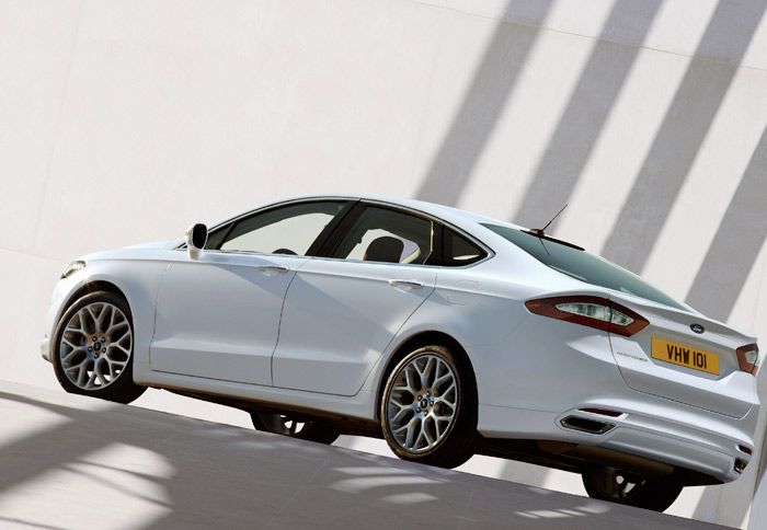 To δυναμικό στυλ είναι έντονα αισθητό στο νέο Mondeo... To δυναμικό στυλ είναι έντονα αισθητό στο νέο Mondeo...