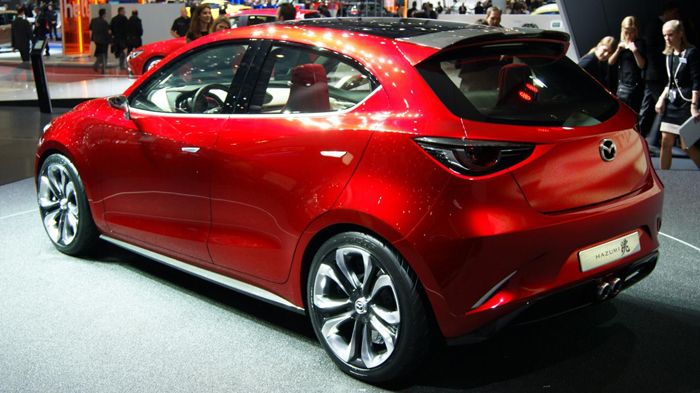 Το εικονιζόμενο Hazumi concept υιοθετεί τη νέα σχεδιαστική ταυτότητα Kodo της εταιρείας και θα αποτελέσει την πηγή έμπνευσης του νέου Mazda2.
