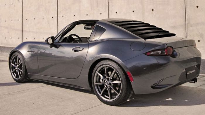 Ένα MX-5 RF με γρίλιες.