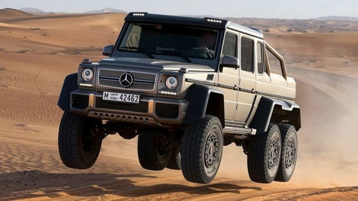 Η κίνηση στη νέα 6τροχη Mercedes G63 AMG μεταδίδεται και στους τρεις άξονες μέσω ενός αυτόματου 7G-Tronic κιβωτίου.