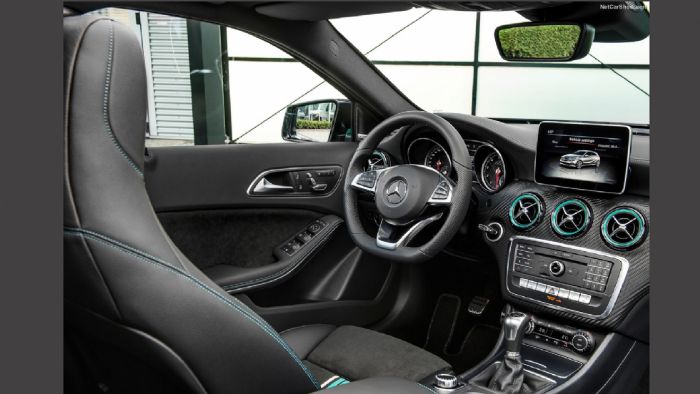Το εσωτερικό της ανανεωμένης Mercedes A-Class αλλάζει στο ελάχιστο, παραμένοντας μοντέρνο και ντιζαϊνάτο.
