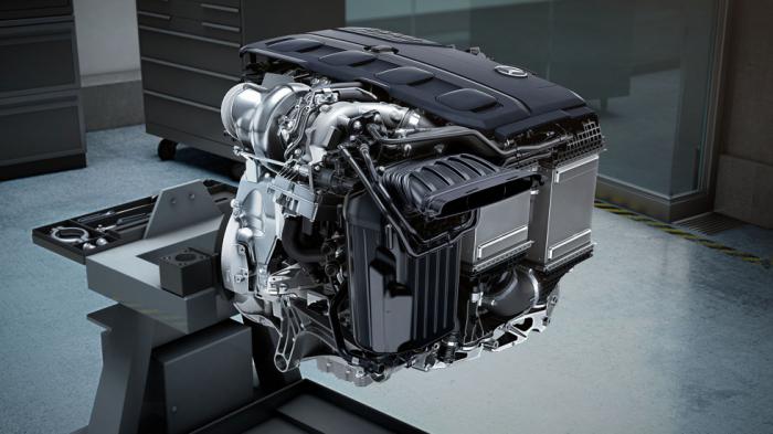 Το ηλεκτρικό τούρμπο της Mercedes λειτουργεί μέσω του κυκλώματος 48 Volt και φτάνει σε ταχύτητες έως 170.000 σ.α.λ.. Ο ηλεκτροκινητήρας έχει πάχος σχεδόν τεσσάρων εκατοστών και ενσωματώνεται απευθείας στον άξονα του στροβιλοσυμπιεστή ανάμεσα στον στρόβιλο στην πλευρά εξαγωγής και τη φτερωτή συμπιεστή στην πλευρά εισαγωγής. Το ηλεκτρικό τούρμπο της Mercedes λειτουργεί μέσω του κυκλώματος 48 Volt και φτάνει σε ταχύτητες έως 170.000 σ.α.λ.. Ο ηλεκτροκινητήρας έχει πάχος σχεδόν τεσσάρων εκατοστών και ενσωματώνεται απευθείας στον άξονα του στροβιλοσυμπιεστή ανάμεσα στον στρόβιλο στην πλευρά εξαγωγής και τη φτερωτή συμπιεστή στην πλευρά εισαγωγής.