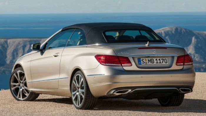 Υφασμάτινη οροφή θα διαθέτει η C-Class Cabriolet, ενώ το πίσω μέρος της δεν διαφοροποιείται αισθητά.