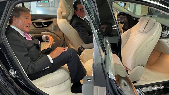 Ο 80χρονος Wolfgang Grupp αγοράζει S-Class σερί εδώ και 45 χρόνια και τα τελευταία 30 χρόνια κάνει αυτή την μετατροπή με το ανάποδο κάθισμα στα αυτοκίνητά του. Ο 80χρονος Wolfgang Grupp αγοράζει S-Class σερί εδώ και 45 χρόνια και τα τελευταία 30 χρόνια κάνει αυτή την μετατροπή με το ανάποδο κάθισμα στα αυτοκίνητά του.