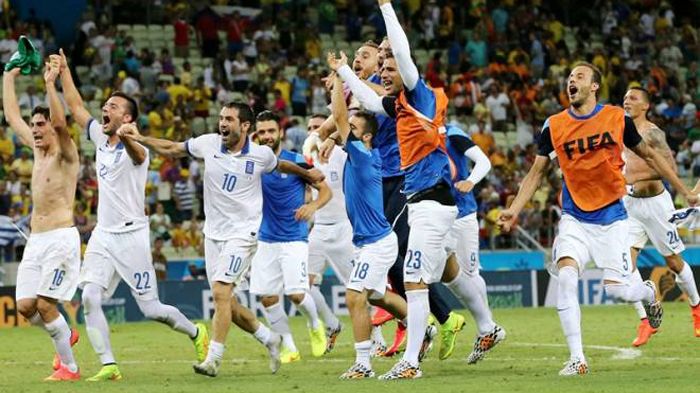 Η Εθνική μας «έκλεψε» τη νίκη με 2-1 από την Ακτή Ελεφαντοστού και προκρίνεται στις 16 καλύτερε ομάδες του φετινού Mundial.