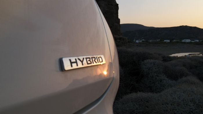 Η τεχνολογική αναβάθμιση του Nissan Juke εξαιτίας των κανονισμών GSR2 αποτυπώνεται με τον καλύτερο τρόπο στην έκδοση Hybrid, αφού αυτή είναι και η πιο προηγμένη στην γκάμα. Μάλιστα, η καλή είδηση είναι ότι τώρα έρχεται και με χαμηλότερη τιμή. Η τεχνολογική αναβάθμιση του Nissan Juke εξαιτίας των κανονισμών GSR2 αποτυπώνεται με τον καλύτερο τρόπο στην έκδοση Hybrid, αφού αυτή είναι και η πιο προηγμένη στην γκάμα. Μάλιστα, η καλή είδηση είναι ότι τώρα έρχεται και με χαμηλότερη τιμή.