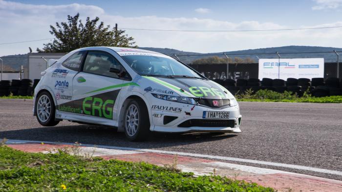 Το αγωνιστικό Honda Civic Type-R. Το αγωνιστικό Honda Civic Type-R.