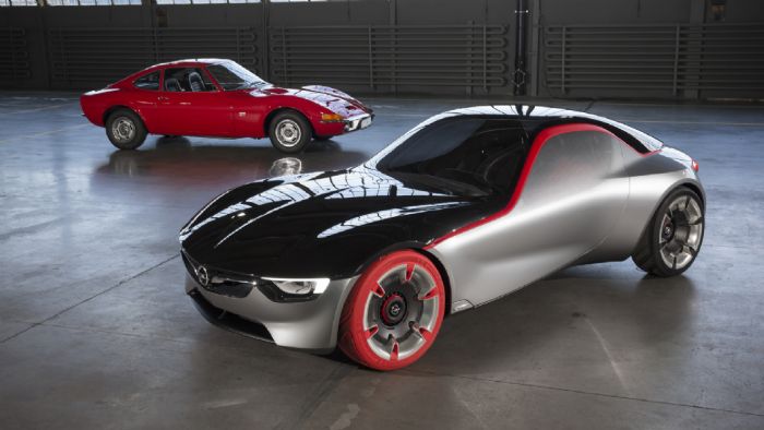 Η οικογένεια GT στον εκθεσιακό χώρο του Έσσεν θα ολοκληρωθεί με το Opel GT Concept, που «καταργεί» κάθε τι που διαταράσσει την γραμμή του. 
