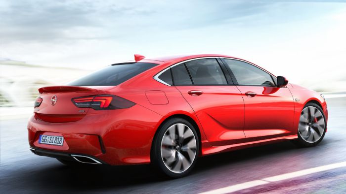 Το νέο Opel Insignia GSi είναι ελαφρύτερο κατά 160 κιλά από το OPC, χάρη στο νέο πλαίσιο. Διαθέτει πιο κοντά ελατήρια φτιαγμένα ειδικά για αυτό, ενεργά αμορτισέρ και μεγαλύτερα φρένα της Brembo.