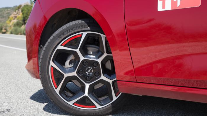 Ένα από τα highlight του νέου Opel Astra είναι χωρίς αμφιβολία η εμφάνισή του. Η χειροκίνητη έκδοση δεν διαφέρει πουθενά σε σχέση με την αυτόματη. Ένα από τα highlight του νέου Opel Astra είναι χωρίς αμφιβολία η εμφάνισή του. Η χειροκίνητη έκδοση δεν διαφέρει πουθενά σε σχέση με την αυτόματη.