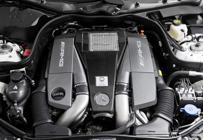 Το μηχανικό σύνολο αποδίδει 525 ή 557 ίππους ανάλογα με το αν εφοδιάζεται με το AMG Performance package      