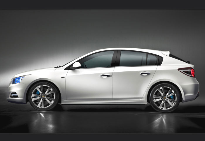 Μπορεί το 5θυρο Chevrolet Cruze να πατήσει στην επιτυχία της σεντάν έκδοσης και να χτυπήσει κατευθείαν τα mainstream μικρομεσαία; Mε τέτοια τιμή, γιατί όχι; Μπορεί το 5θυρο Chevrolet Cruze να πατήσει στην επιτυχία της σεντάν έκδοσης και να χτυπήσει κατευθείαν τα mainstream μικρομεσαία; Mε τέτοια τιμή, γιατί όχι;