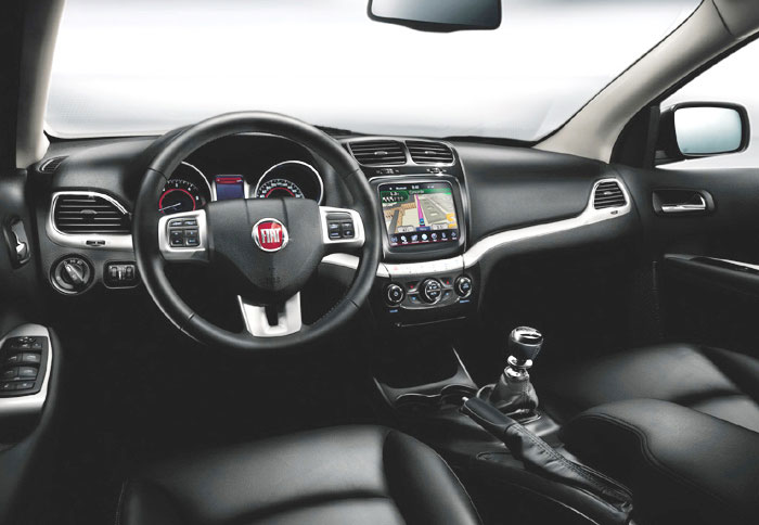 O διάκοσμος του Fiat Freemont εκ πρώτης όψεως δείχνει ποιοτικός, ενώ η άνεση θα κυμαίνεται σε υψηλά επίπεδα