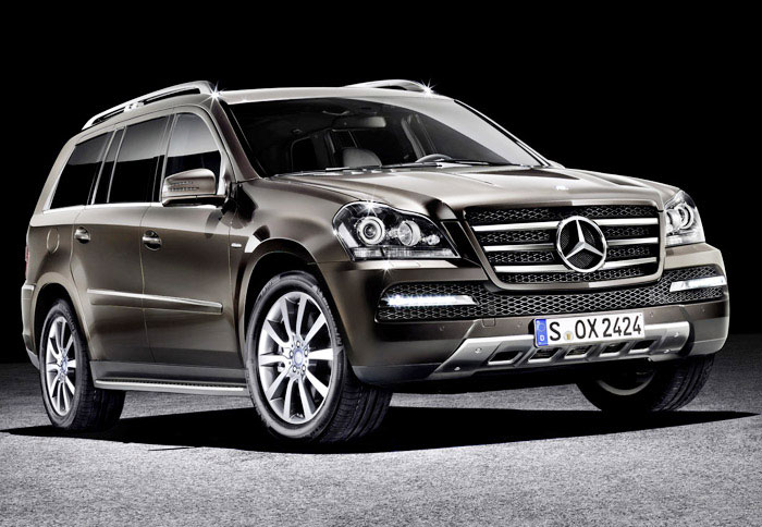 Η νέα Mercedes GL Grand Edition επιτείνει τον πολυτελή και επιβλητικό χαρακτήρα του μεγάλου γερμανικού SUV, προσφέροντας μοναδικά αισθητικά και εξοπλιστικά στοιχεία.