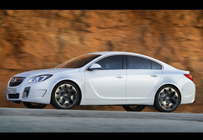 Αυτή η υψηλή τελική ταχύτητα το καθιστά το ταχύτερο όχημα παραγωγής στην ιστορία της Opel 