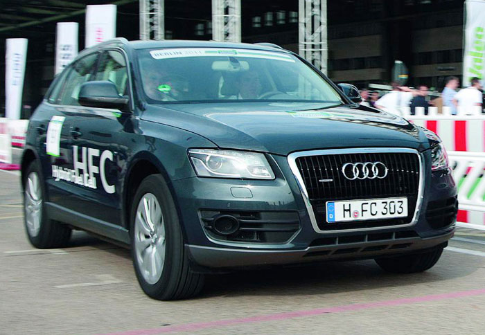 Με το πρωτότυπο Q5 κυψελών καυσίμου, η Audi δείχνει και αυτή με τη σειρά της ότι επενδύει πολλά στο υδρογόνου ως πιθανή οικολογική εναλλακτική μορφή καυσίμου για το μέλλον