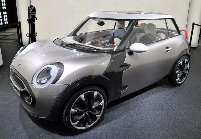 Mε νεανικό σχεδιαστικό προφίλ, το Rocketman θα εξελιχθεί σε ένα αυτοκίνητο πόλης για λογαριασμό της Mini και στη γκάμα του το 2014 θα φέρει και ηλεκτρική έκδοση