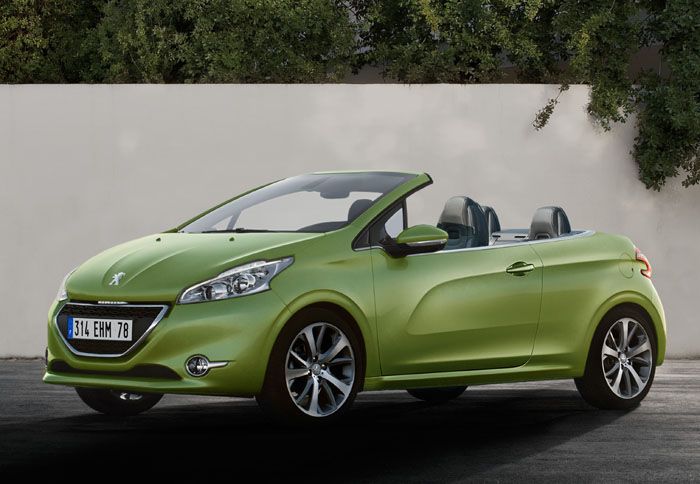 Το Peugeot 208 είναι ούτως ή άλλως πολύ φινετσάτο. Η ανοιχτή του έκδοση μοιάζει σωστή πρόκληση (κατασκοπευτική εικόνα).