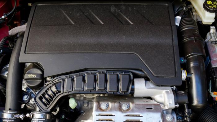 Ο 1,2 turbo βενζινοκινητήρας του 208 ανεβάζει κάτι παραπάνω από ικανοποιητικά για τα άλογά του και διακρίνεται για το θετικό του τράβηγμα. Ο 1,2 turbo βενζινοκινητήρας του 208 ανεβάζει κάτι παραπάνω από ικανοποιητικά για τα άλογά του και διακρίνεται για το θετικό του τράβηγμα.