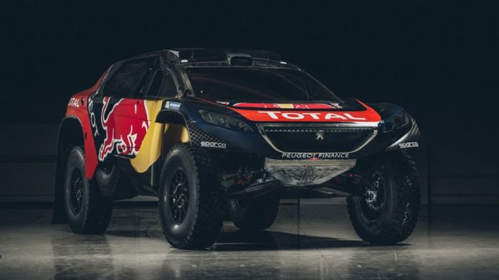 Βαμμένο στα χρώματα της Red Bull το 2008 DKR του 2016, είναι μεγαλύτερο σε διαστάσεις δείχνοντας ακόμα πιο εμφατικό. 