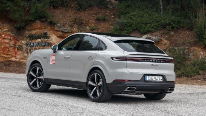 Ακόμη και στο hybrid πρόγραμμα η απόκριση είναι καλή, τη στιγμή που στο Sport και στο Sport+ «ξυρίζει» με ουσιαστικά μηδενικό lag, με τον V6 παράγει έντονο βρυχηθμό όσο πλησιάζει στα κόκκινα. Ακόμη και στο hybrid πρόγραμμα η απόκριση είναι καλή, τη στιγμή που στο Sport και στο Sport+ «ξυρίζει» με ουσιαστικά μηδενικό lag, με τον V6 παράγει έντονο βρυχηθμό όσο πλησιάζει στα κόκκινα.
