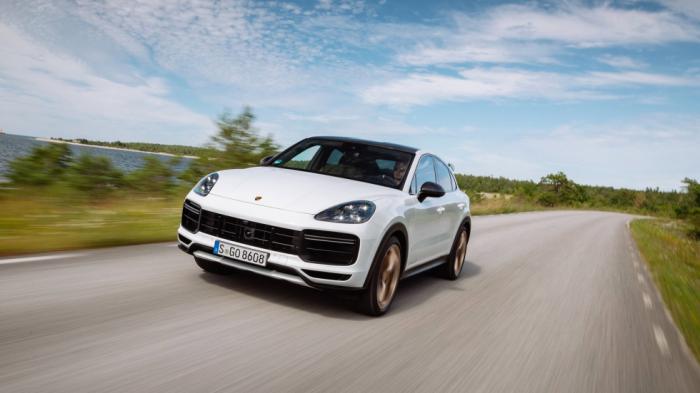 Βλέπετε την Porsche Cayenne Turbo GT.