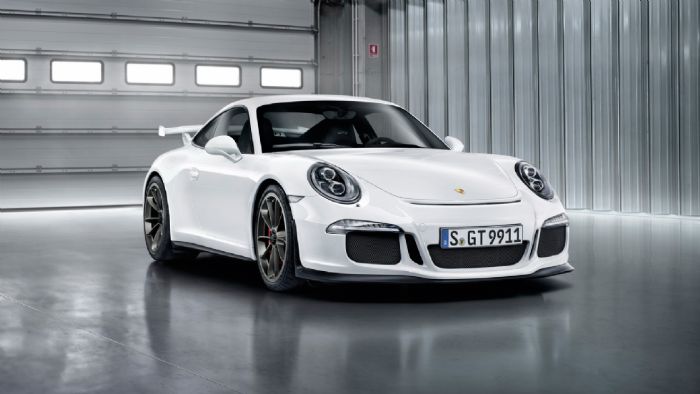 Η νέα γενιά της Porsche 911 GT3 θα διατίθεται με το γνωστό χειροκίνητο κιβώτιο 6 σχέσεων της 911R. 