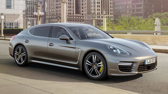 Η Porsche σχεδιάζει μια νέα υπερπολυτελή και περιορισμένης παραγωγής ειδική έκδοση για την Panamera, η οποία θα κάνει ντεμπούτο ως το τέλος της χρονιάς (εικόνα η Panamera Turbo S).