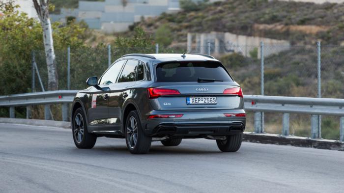 Σε πιο υψηλούς ρυθμούς το D-SUV της Audi είναι αρκετά ευέλικτο για το μεγάλο βάρος του (1.805 κιλά), χωρίς πάντως το ελαφρύ τιμόνι να δίνει πιο έντονο οδηγικό αποτύπωμα. Σε πιο υψηλούς ρυθμούς το D-SUV της Audi είναι αρκετά ευέλικτο για το μεγάλο βάρος του (1.805 κιλά), χωρίς πάντως το ελαφρύ τιμόνι να δίνει πιο έντονο οδηγικό αποτύπωμα.