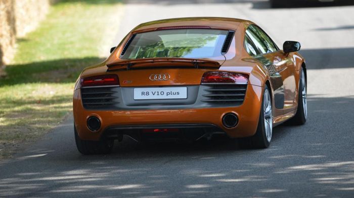 Το supercar της Audi, R8 V10, επέδειξε την ισχύ του στο Goodwood.