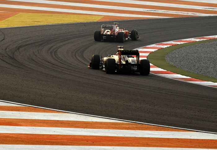 Ο Kimi Raikkonen τερμάτισε στην 7η θέση του ινδικού grand prix, «ξοδεύοντας» όλο το χρόνο του πίσω από μονοθέσιο της Ferrari.