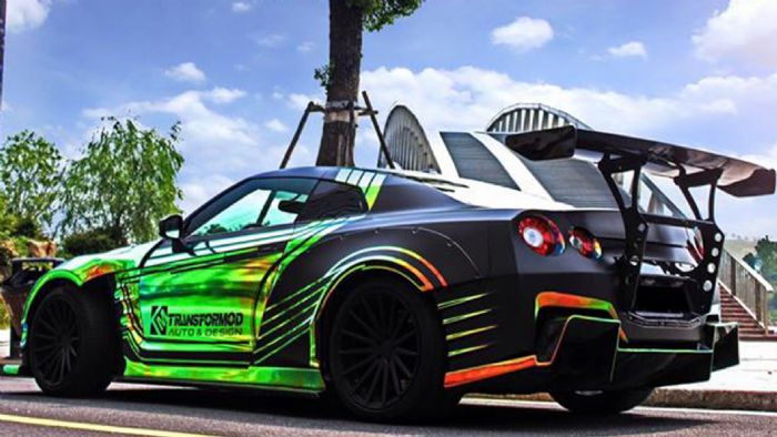 Το bodykit της BenSopra, φουσκώνει αρκετά τους εμπρός, αλλά και τους πίσω θόλους.