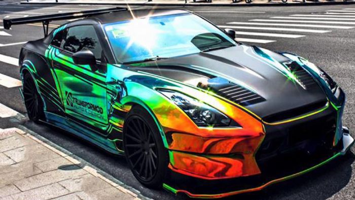 Έχουμε δει άπειρα βελτιωμένα Nissan GT-R, αλλά βαμμένα στα χρώματα του ουράνιου τόξου, δεν έχουμε ξαναδεί.