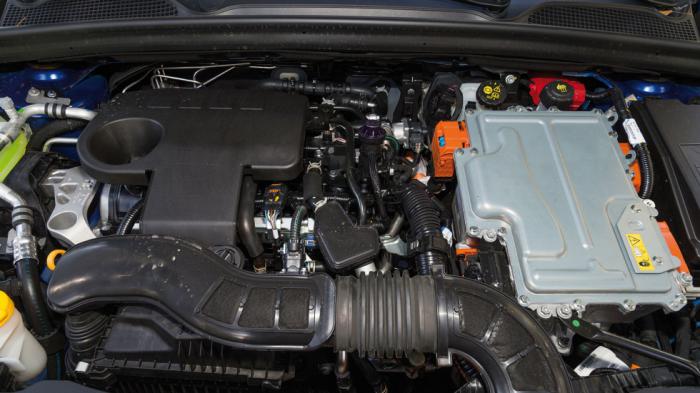Η υβριδική τεχνολογία του Renault Clio E-Tech του προσφέρει απαράµιλλη οικονοµία χωρίς να αλλοιώνει τον χαρακτήρα του στο ελάχιστο.
